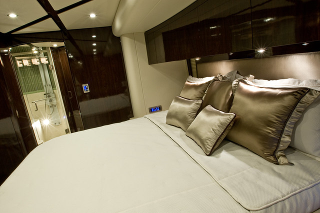 Featherlite Coach #1631 contemporary