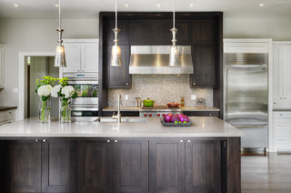 mixing light and dark kitchen cabinets