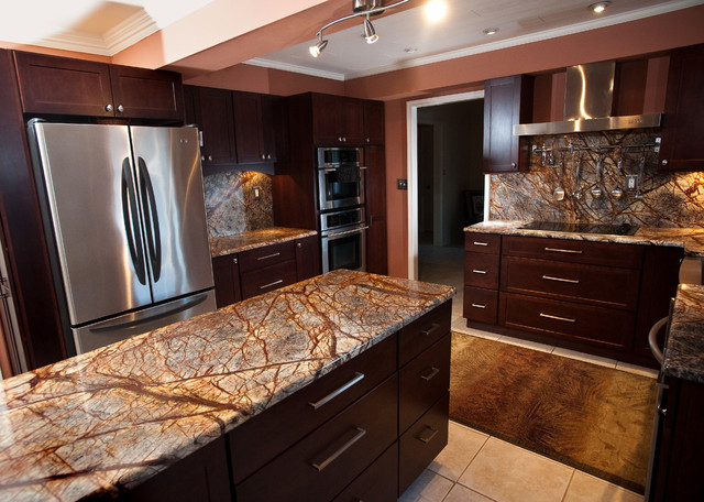 wood laminate worktop Kitchen with Brown Granite | 640 x 456