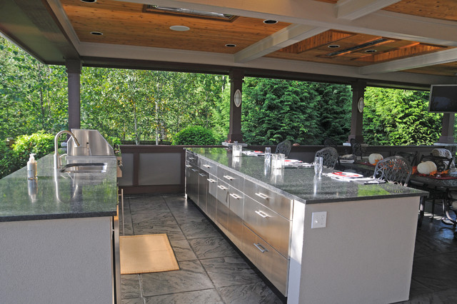 Outdoor Kitchen & Covered Patio