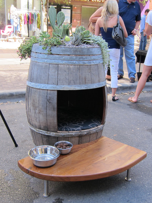 Ideas de Casas para Perros casa para perro hecha con un barril de cerveza