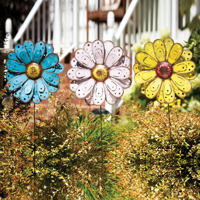 Metal Daisy Petals Garden Stakes 3 Assorted Contemporary Outdoor