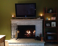 What Goes With a Redbrick Fireplace?