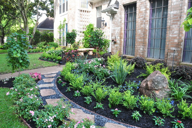 Sugarland Front yard traditional-landscape
