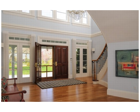 Cape Cod Staging Entryway Design Ideas, Pictures, Remodel, and Decor