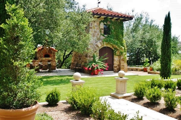 Outdoor living spaces mediterranean-landscape