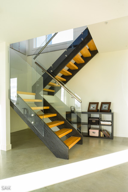 Okanagan Watt Residence modern staircase