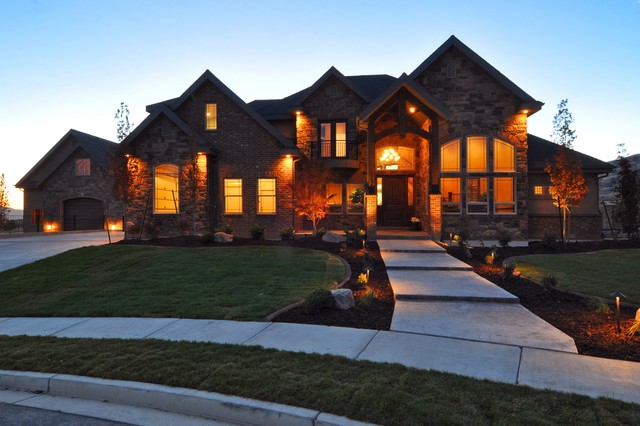 Brittany Circle, Highland traditional-