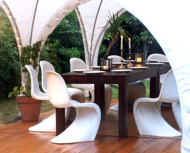 Outdoor Dining on White Panton Chairs from Vitra eclecticpatio