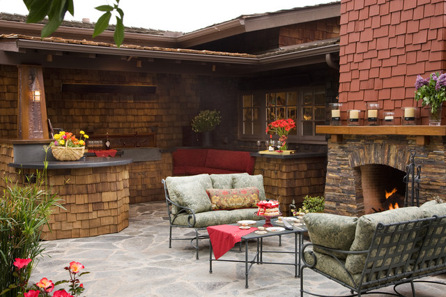 Craftsman outdoor kitchen and fireplace - Traditional ...
