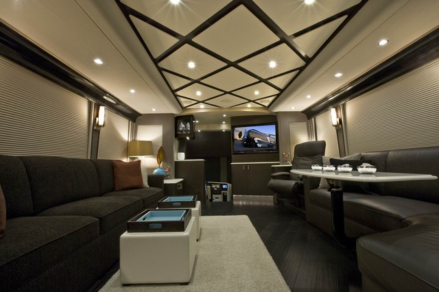 Featherlite Coach #1377 contemporary