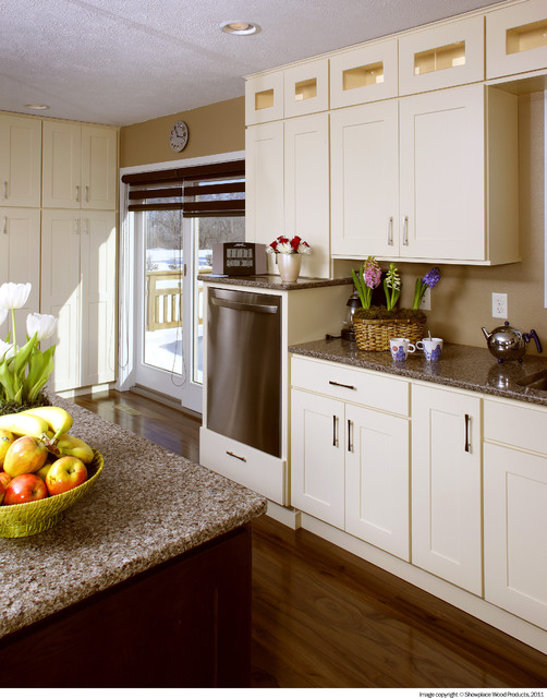 Showplace Cabinets - Kitchen - Traditional - Kitchen ...
