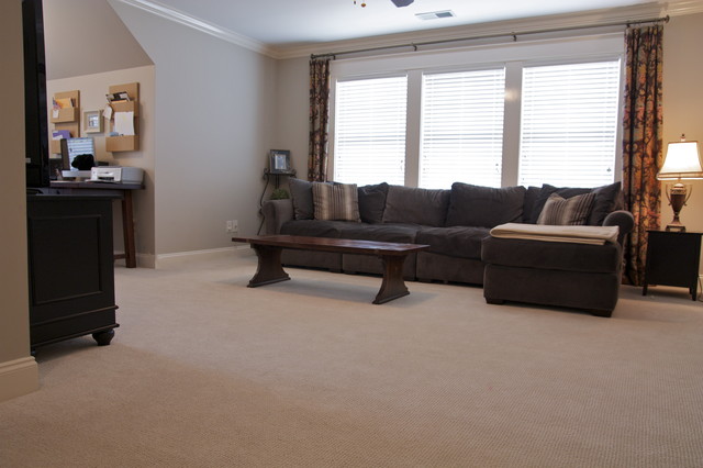 Bonus Room / Kids' Den traditional family room