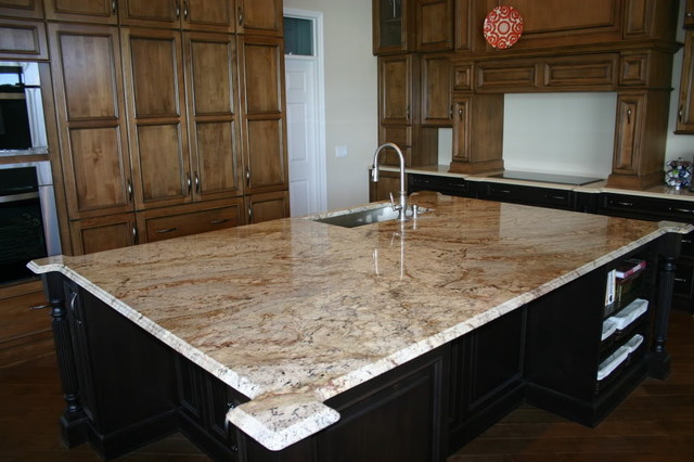 Large family kitchen traditional kitchen