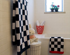 A COUNTRY HOME contemporary bathroom
