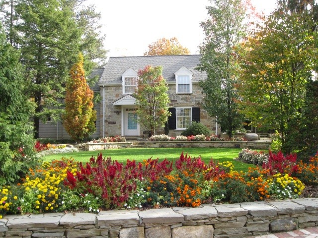 Patios Plantings Walkways Walls and Water traditional exterior