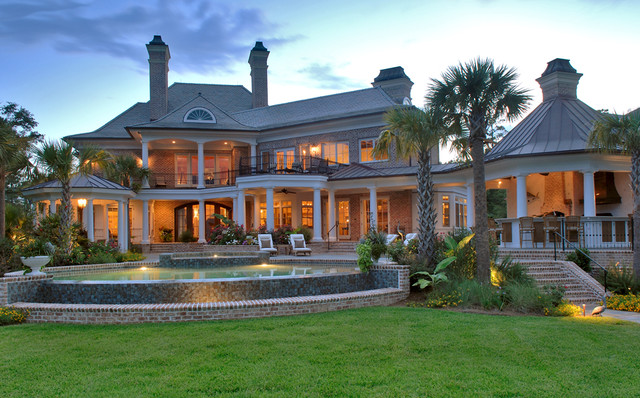 Rear Exterior traditional exterior