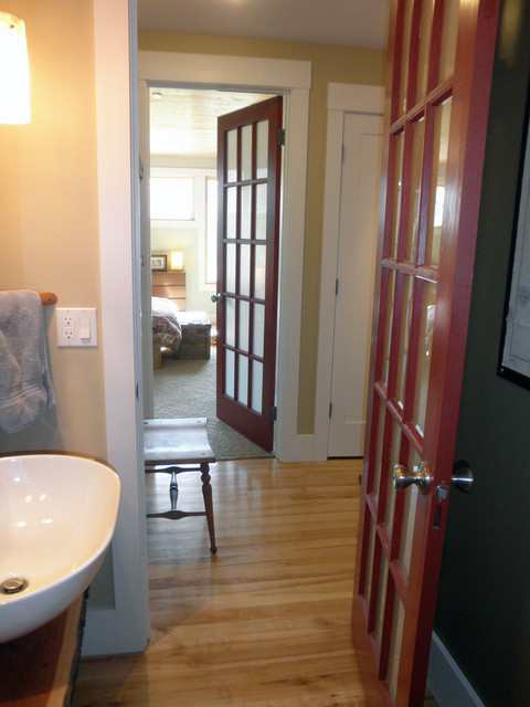 Bungalow traditional hall