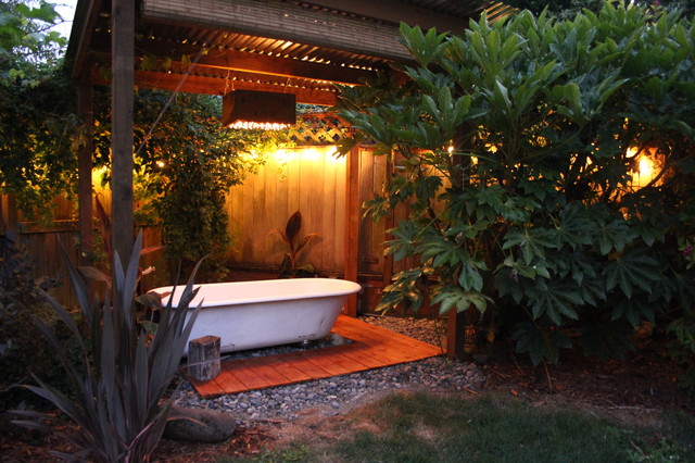 See a Soothing Backyard Bathhouse Born From a Salvaged Tub