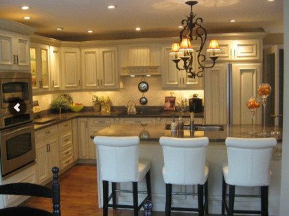 Custom Kitchen with Cream Cabinetry - Traditional - Kitchen - toronto