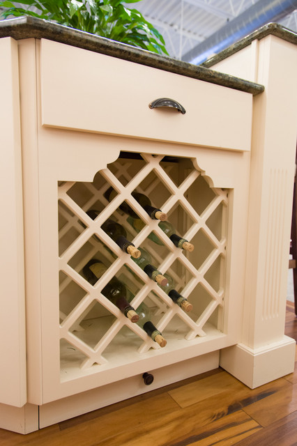 RIKB Showroom traditional-kitchen