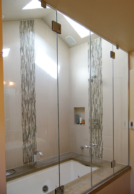 Accent Tile Stands Out in the Shower