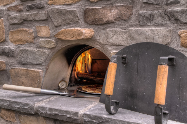 Outdoor Fireplaces with Pizza Oven