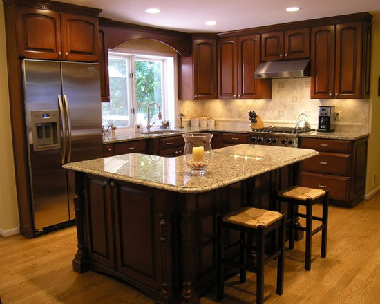 Traditional L Shaped Island Kitchen Design Ideas, Remodels & Photos