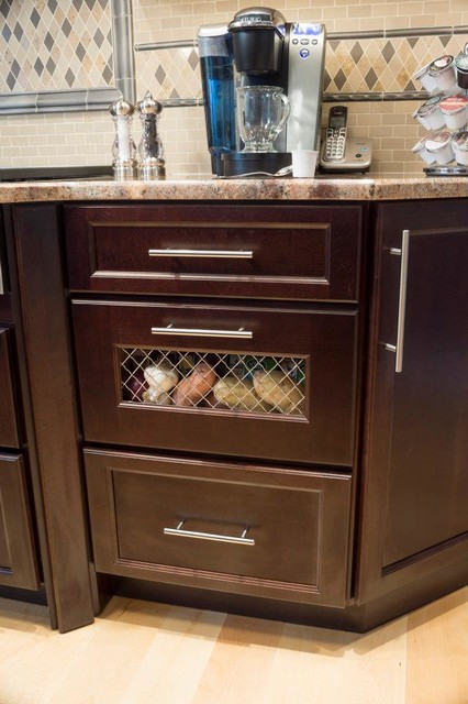 Classy Kitchen traditional-kitchen