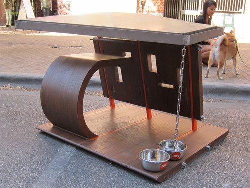Ideas de Casas para Perros casa para perro sencilla con techo y comederos