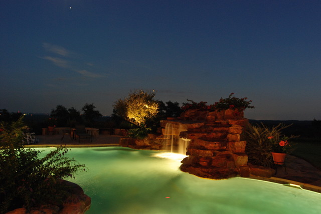 Swimming pools by Stadler Custom Homes modern