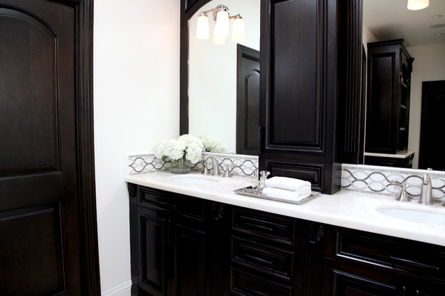 Naples Island traditional bathroom