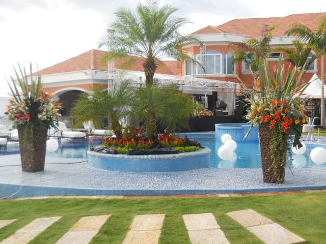 Traditional with Clean lines mediterranean-pool