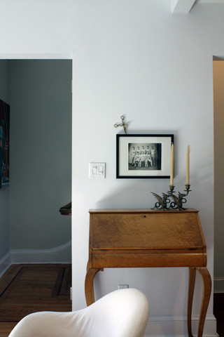 Eclectic Modernism modern-living-room