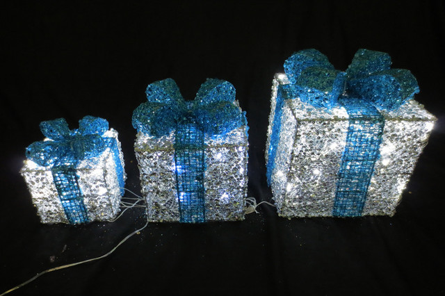 3 led glitter wire present christmas display white 3 led glitter wire present christmas display white