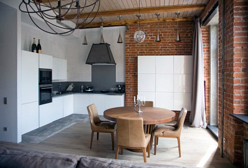 Кухня современный стиль круглый стол деревянный стол кирпичные стены лофт белая плитка в интерьере