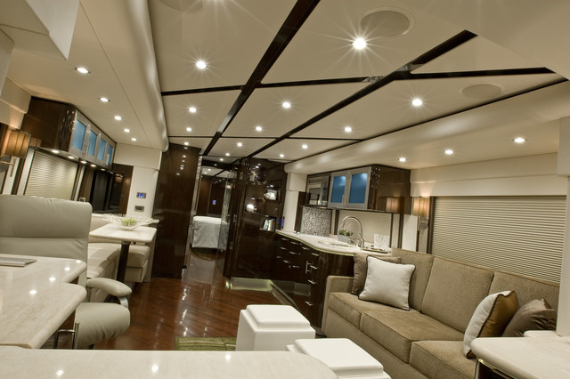 Featherlite Coach #1631 contemporary