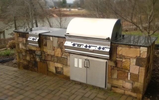 Outdoor Kitchens traditional-patio