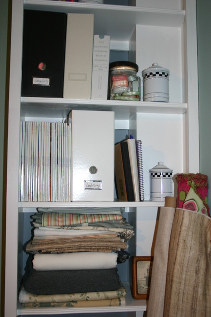 Bookcase Styling traditional-