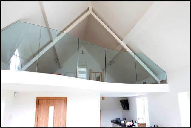 splasbacks and balustrade modern floors