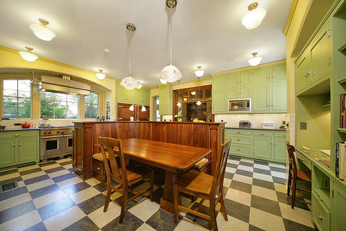Traditional Kitchen by Dallas Architects & Building Designers Domiteaux + Baggett Architects, PLLC