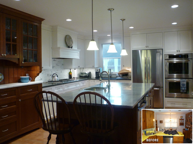 Kitchen w 2 tone cabinetry traditional