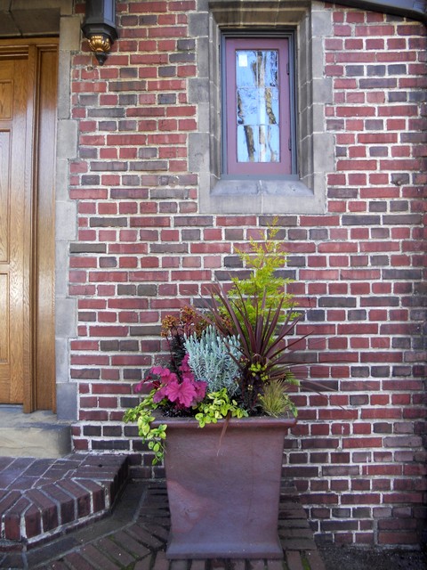 Borders and Containers eclectic exterior