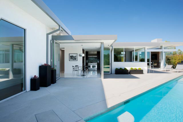 ALAFORM Bi-Folding Door Show Room modern-front-doors