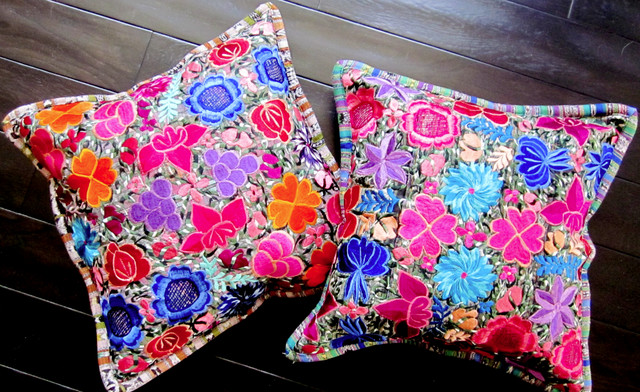 http://st.houzz.com/simgs/9861fedc0006ff07_4-5783/eclectic-decorative-pillows.jpg