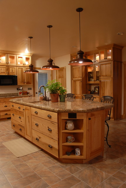Rustic look with Hickory cabinets from KraftMaid - Rustic - Kitchen