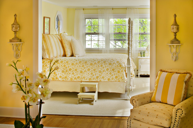 traditional bedroom by Bountiful