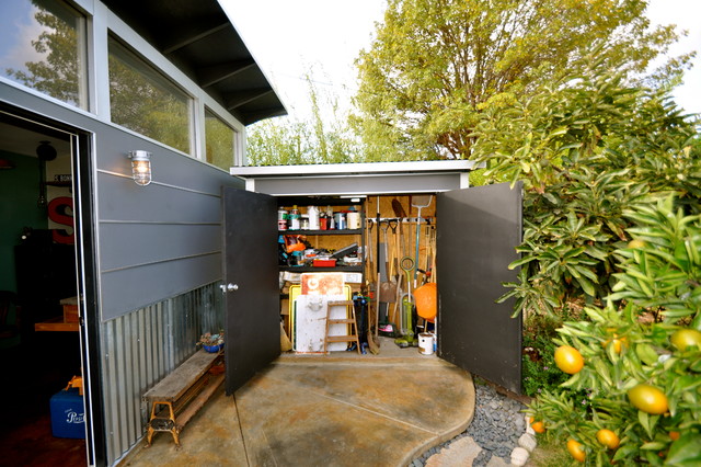 10x12 americana photographer's studio - modern - garage