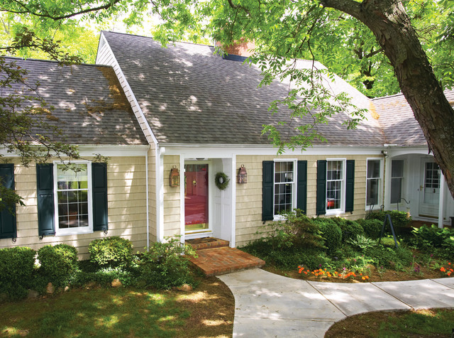 traditional exterior by Vinyl Siding Institute