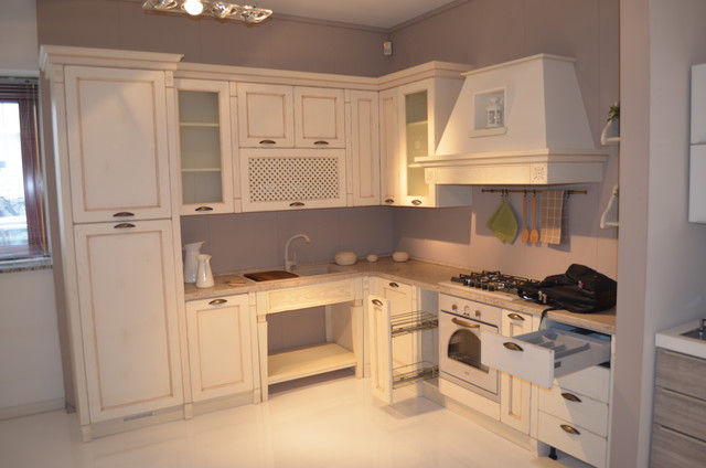 Italian Kitchens EffeQuattro Showroom modern-kitchen-cabinetry